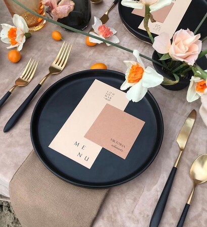 seat, plate and gold