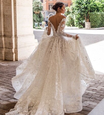 white dress, weddingparty and bridesmaids