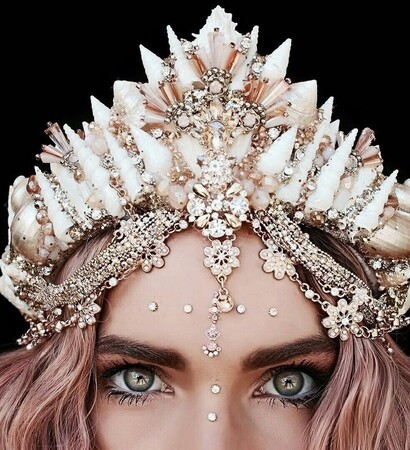 crown, green and indian