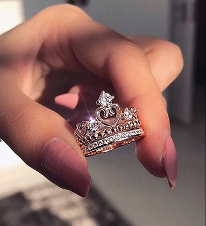 crown, Queen and tres