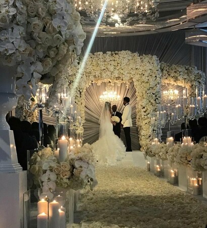 perfect, Queen and rose petals