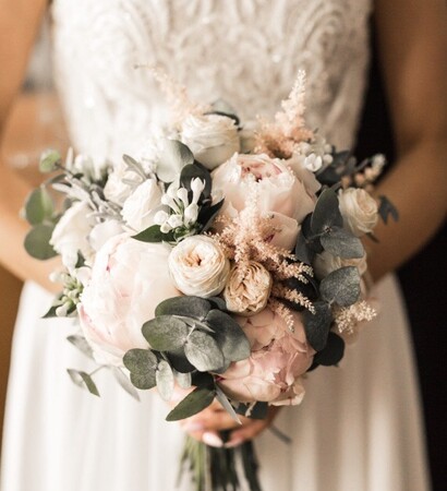 glowers, rustic and bride