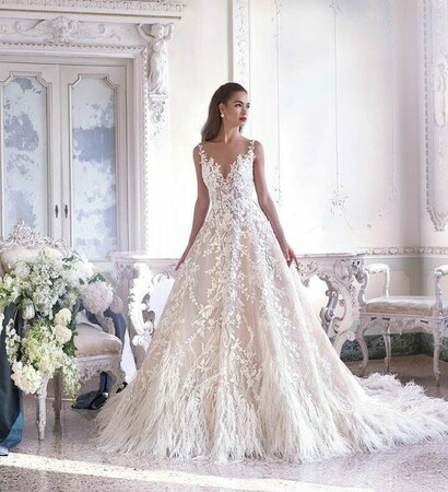 dress, wedding dress and Queen