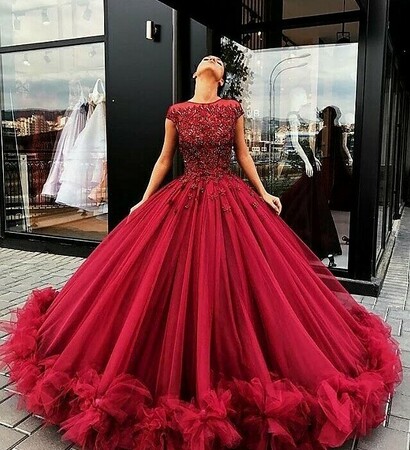 red, women and Prom