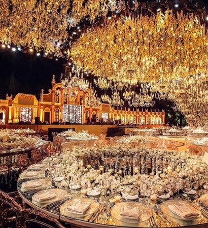 wedding location, fashion and dinner