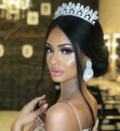 bride, diamond and makeup
