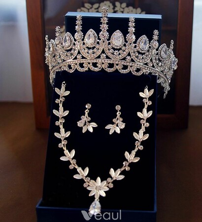 earrings, necklace and silver tiara