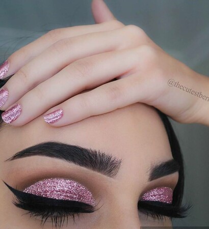 make-upglitter hair, blue and fashionable
