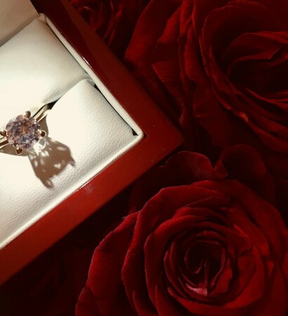 ring, rose and red