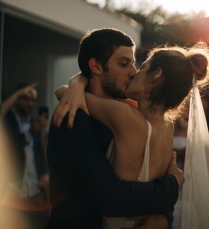 Relationship, kisses and dress