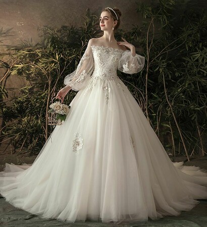 bride, tulle wedding gown and bridal