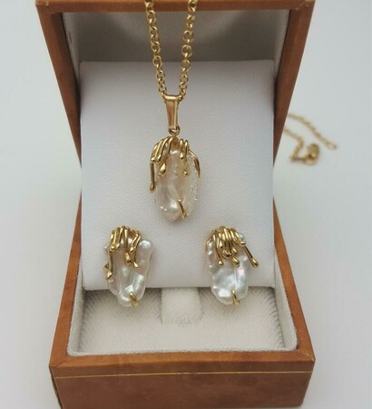 jewelry, engagement and gold earrings