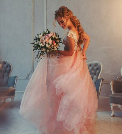 wedding dress, anna ioannova and flower bouquet