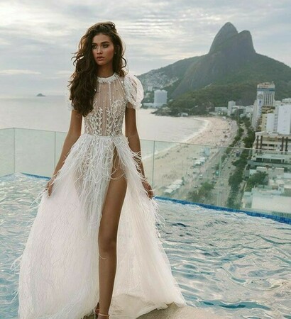 modern brides, bridal trends and feathers