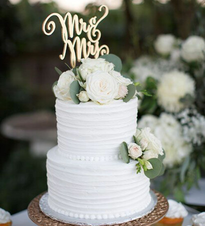 wedding beautiful cake, mr & mrs and stunning