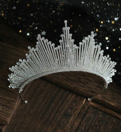 wedding accessories 2019, wedding accessories and silver tiara
