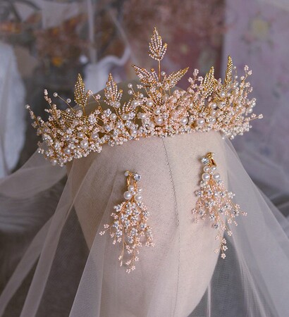 wedding accessories, bridal hair accessories and earrings