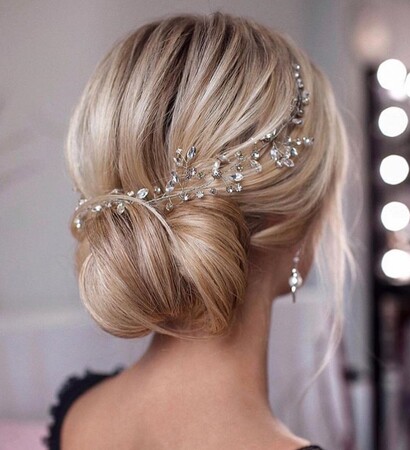 hair, bridal hairstyle and wedding day