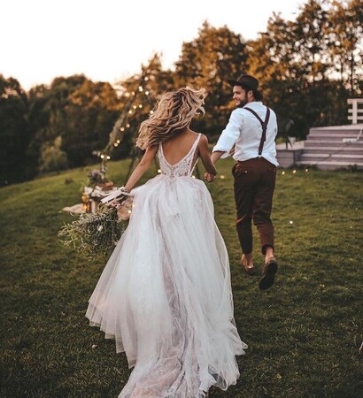 Couture, nature and bridesmaids