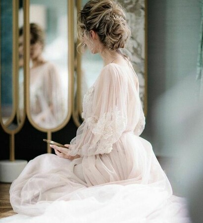lace, glamour and gowns
