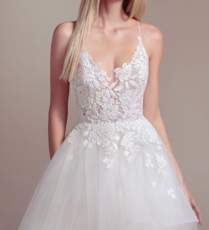 wedding dresses and en