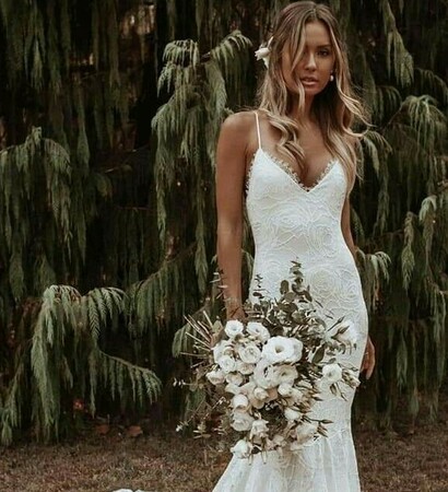 wedding goals, boucquets and bride