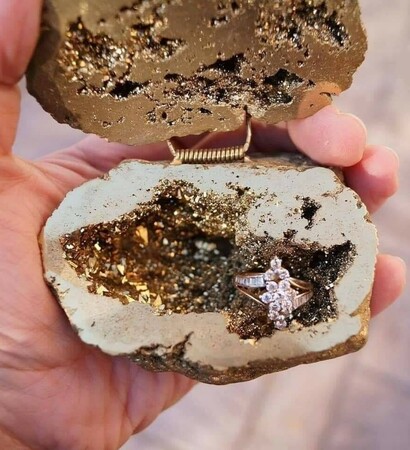 golden box, beautiful and jewellery