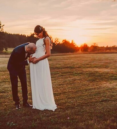 pregnant bride, pregnancy and pregnant