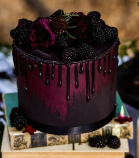 weddings, reds and cakes