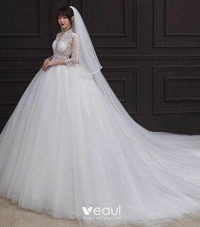 white wedding dress, tulle wedding gown and bride