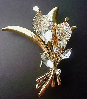 renaissance fair, napier brooch and floral brooch