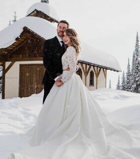 snowy winter wedding