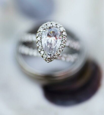 engagement ring and en