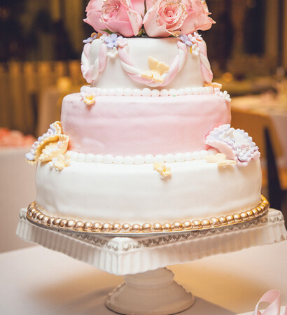 wedding cake, wedding day and pearls