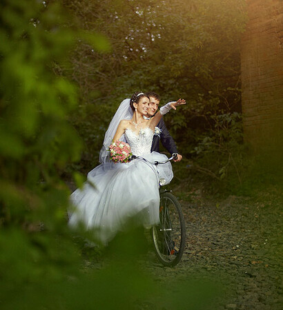 lovers, bouquet and veil