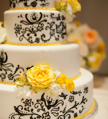 pretty cake, cake with flowers and wedding cake
