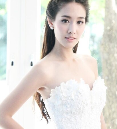 white, women and earrings
