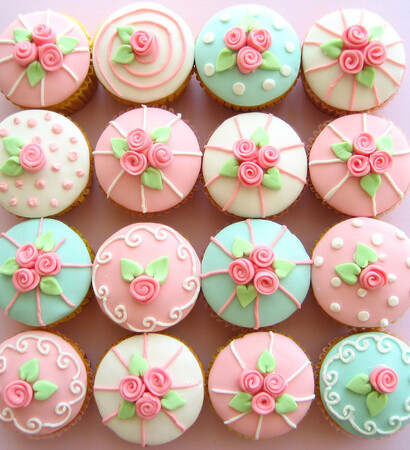 delicious, roses and cakes