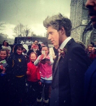 suit, niall horan and church