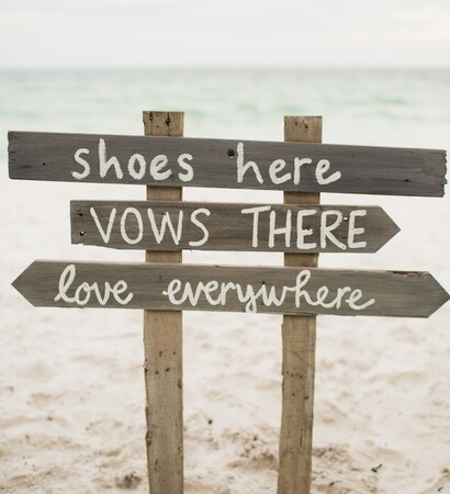 ❥ ❥ ❥, sign and sand