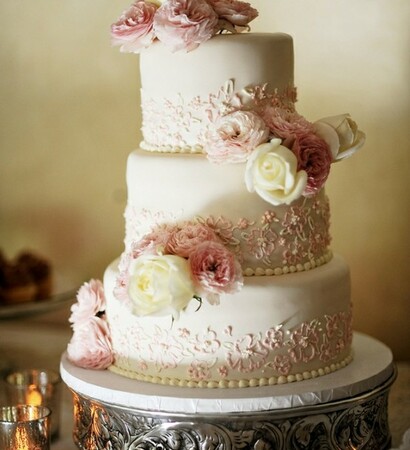 pink wedding cake and en